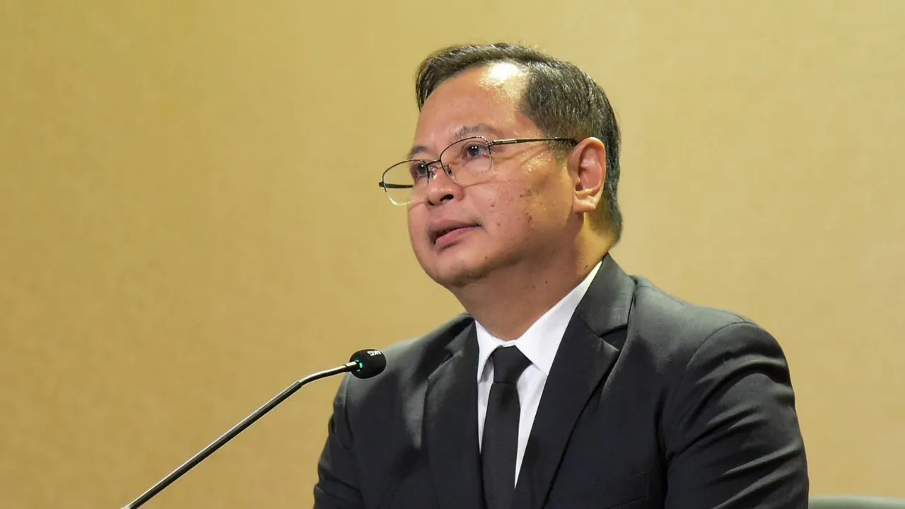 ลุยรื้อโครงสร้างกำลังคนภาครัฐ ลดกว่า 30,000 อัตรา ตั้งเป้าระยะยาวหั่นงบประจำเหลือ 30%