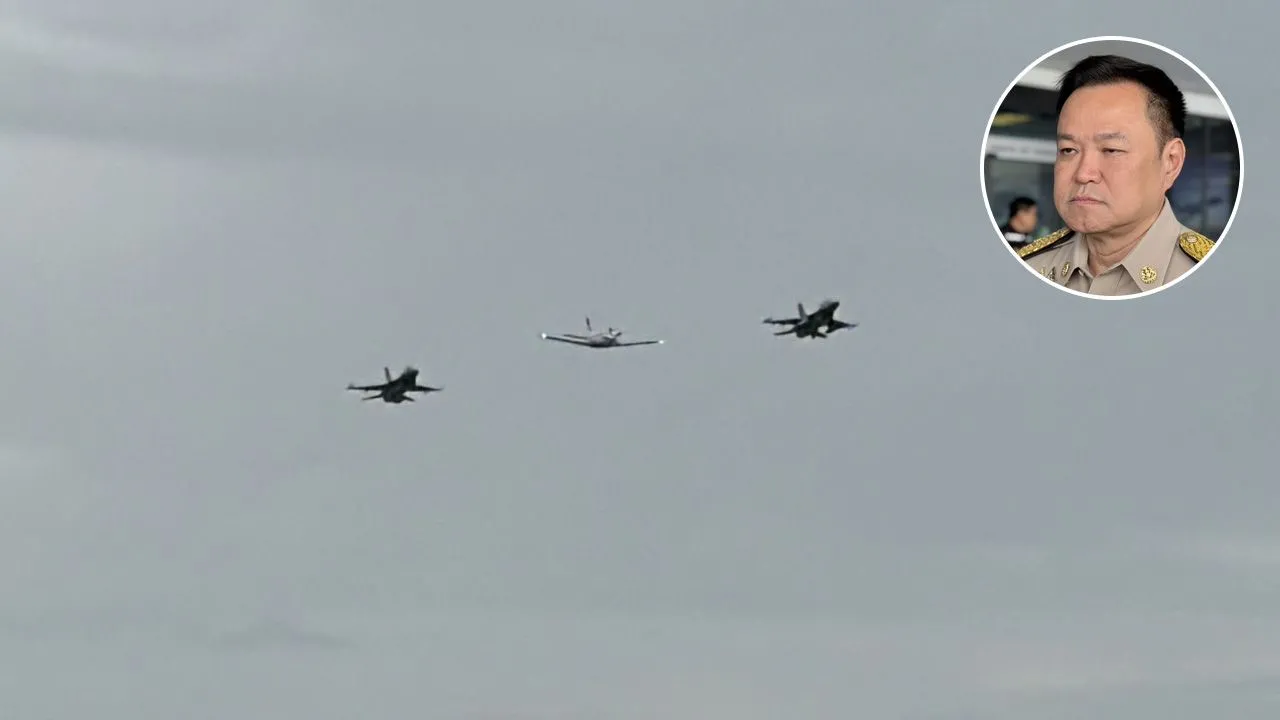 'อนุทิน' บินตรวจหน่วยบินยุทธวิธี กองบิน 1 ด้าน F-16 บินอารักขา ก่อนลงจอด