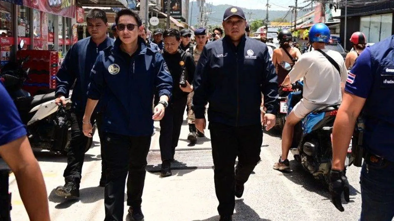'พลพีร์-วรศิษฎ์' นำทีมบุกทลายธุรกิจเถื่อนเกาะพะงัน สั่งขยายผลตรวจสอบเส้นเงิน