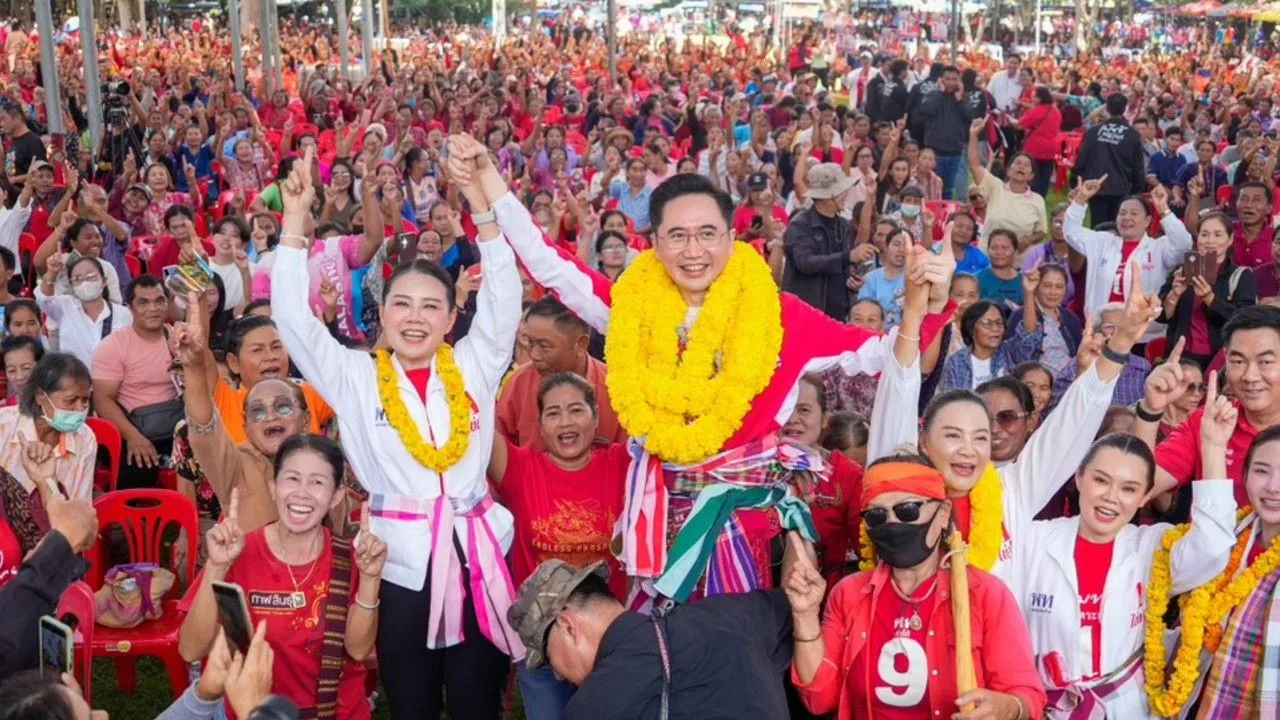 'ยศชนัน' นำเพื่อไทยเปิด 2 เวทีใหญ่หนุน 'ไข่มุก เฉลิมขวัญ' ชิงนายก อบจ.กาฬสินธุ์