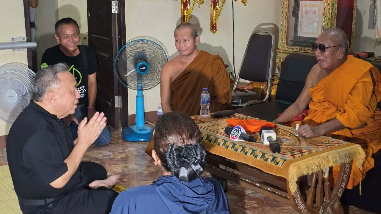 พศ. เข้ากราบเจ้าอาวาสวัดป่าอดุลยาราม เตรียมหารือผู้ว่าฯ เดินหน้าเปลี่ยนชื่อในโฉนด