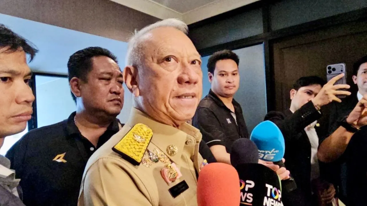 'พิพัฒน์' พร้อมแจงหากถูกฝ่ายค้านซักฟอก ย้ำไม่เกี่ยวคดีฮั้ว สว. ไม่อยู่ใน 229 ชื่อ