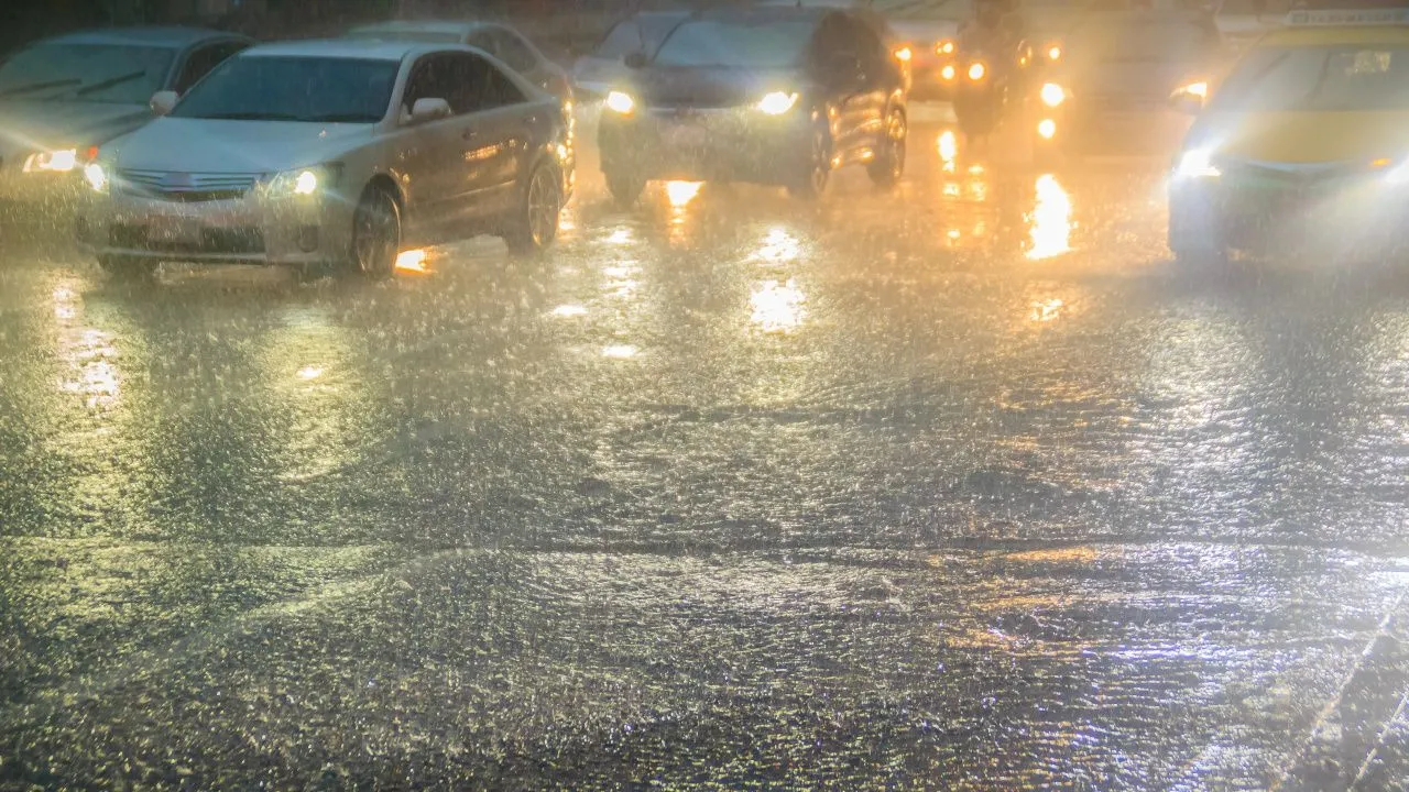 อุตุฯ เตือน 'ฝนตกหนัก' ฉบับที่ 5 เช็กจังหวัดได้รับผลกระทบ ระวังน้ำท่วมฉับพลัน