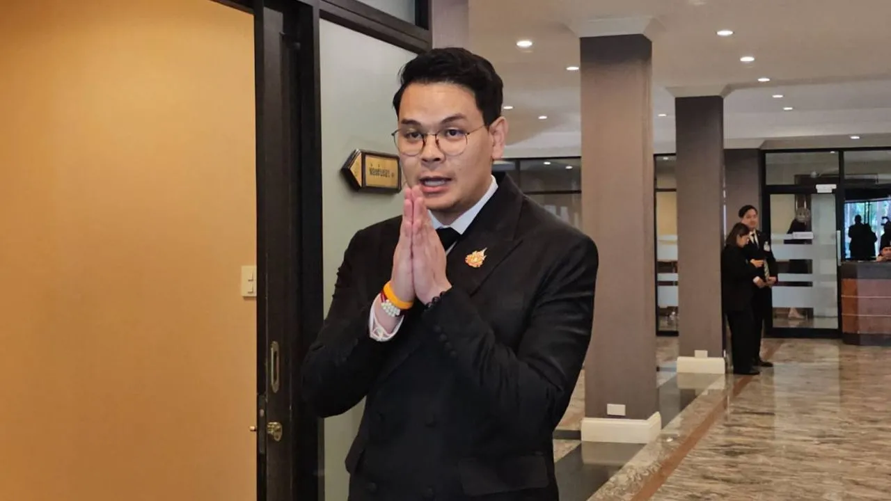 'ไชยชนก' บอกไม่รู้จักนายกเทศมนตรีตำบลโพนสา หลัง ปชน. โยงคดีฮั้ว สว. กับภูมิใจไทย