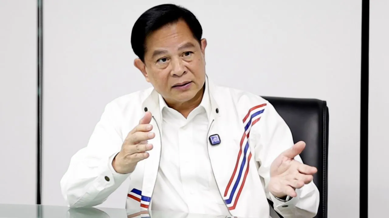 'พีระพันธุ์' จี้ยุบ 'กองทุนอนุรักษ์พลังงาน' คืนเงิน 5 สต./ลิตร ให้ประชาชน