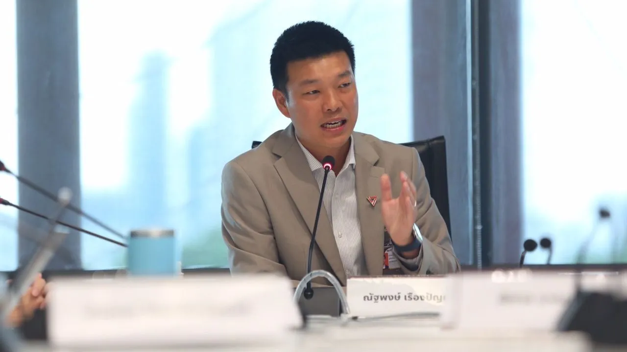 'ณัฐพงษ์ จี้รัฐบาลเร่งแก้ปัญหากากขยะอุตสาหกรรมปราจีนบุรี ชี้ 'ทุนเทา' ยิ่งเข้มปัญหายิ่งรุนแรง