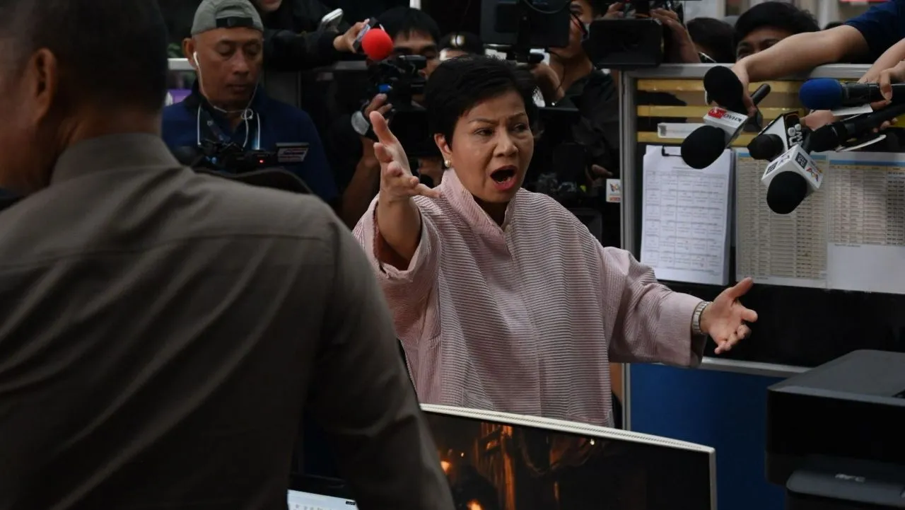 ผกก. สน.พระโขนง ยังไม่แจ้งจับ 'ป้าดา-พวก' คดีหมิ่นฯ เจ้าพนักงาน จวกอีกฝ่ายพูดเอามัน