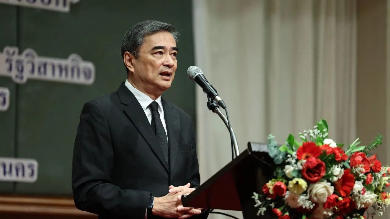 'อภิสิทธิ์' ชี้วิกฤตศรัทธาองค์กรอิสระ เหตุพรรคการเมือง-นักการเมือง แทรกแซงส่งคนเข้ายึดองค์กรอิสระ