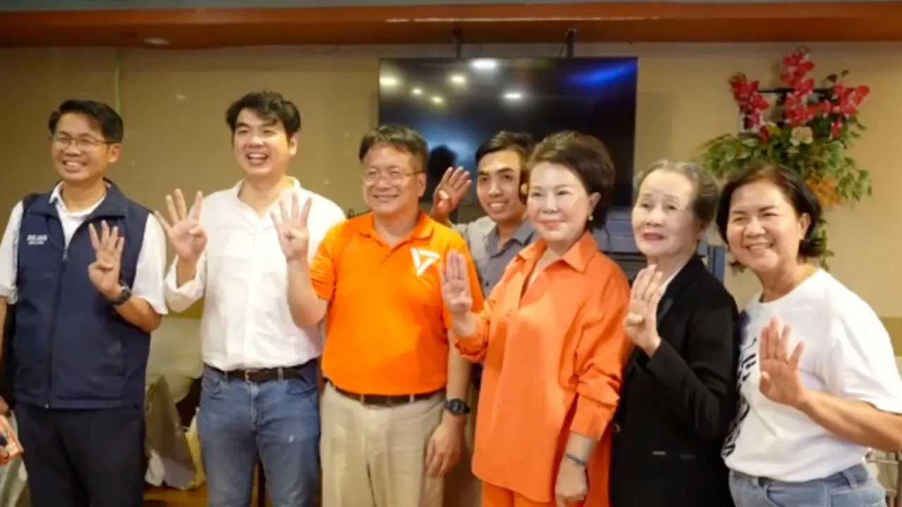 'ปิยบุตร' ลุยนนทบุรีช่วย 'เดชรัต' หาเสียงชิงตำแหน่งนายก อบจ.