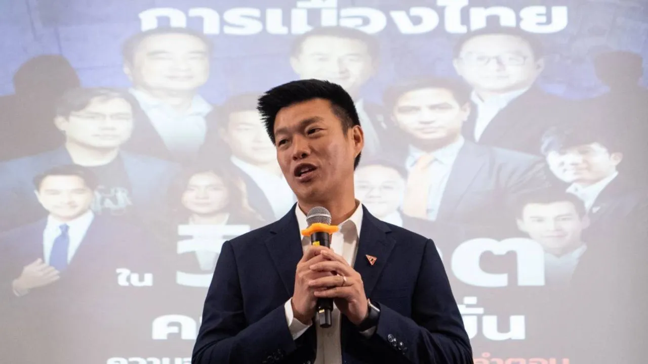 'เท้ง' เปิดเวทีผู้นำฝ่ายค้าน ชี้ โกง สว. จุดเริ่มต้น 'กินรวบประเทศ'