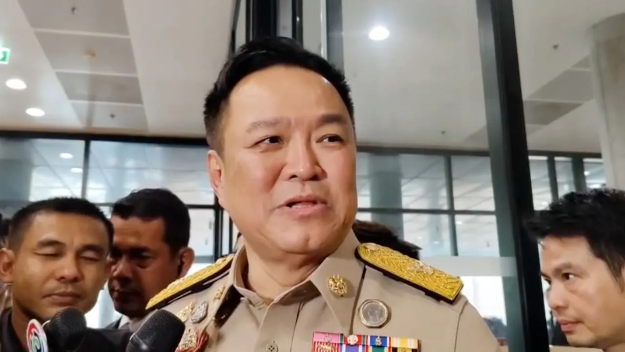 'อนุทิน' ขอสื่อเลิกถามซ้ำซาก ปมทุจริตสอบท้องถิ่น ย้ำ ผู้เกี่ยวข้องต้องถูกดำเนินคดี ไม่มีข้อยกเว้น