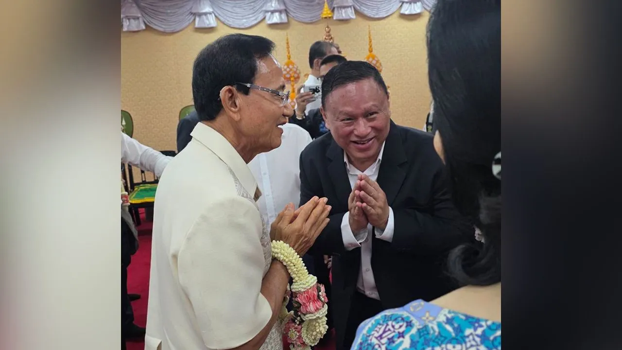 'สมชาย วงศ์สวัสดิ์' ทำบุญวันเกิด ครบรอบ 79 ปีชื่นมื่น