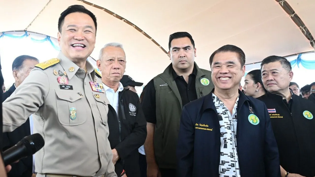 'สุริยะ' ยันเสร็จทันรับฤดูน้ำหลากภาคใต้ ฟื้นฟูคลองระบายน้ำ ร.1 ที่เสียหายจากน้ำท่วมใหญ่