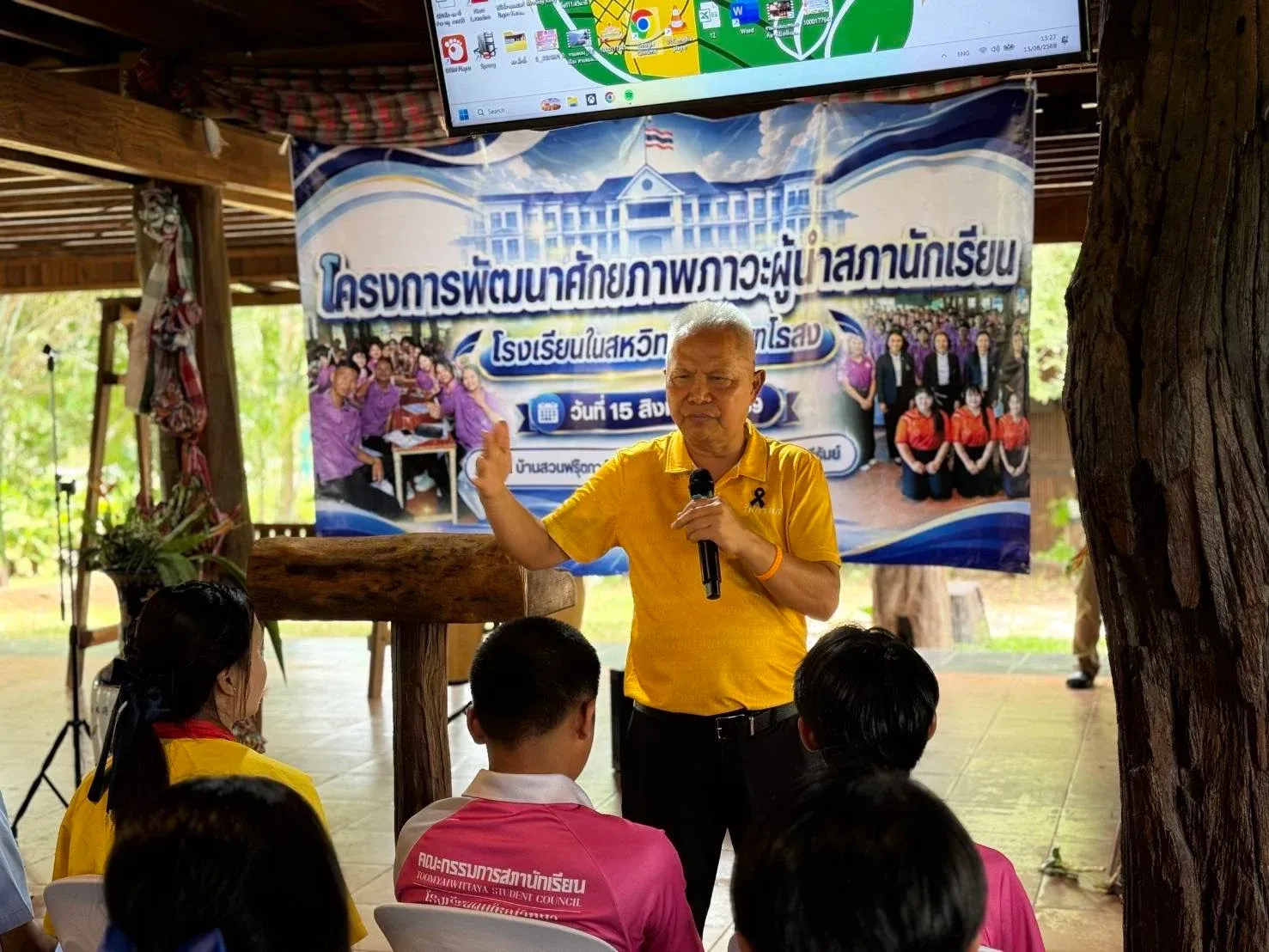 ‘โสภณ’ ลุยวันหยุด ทำบุญเข้าพรรษา 435 วัด–พบ 360 ผู้นำนักเรียน ปลูกเมล็ดพันธุ์ประชาธิปไตย