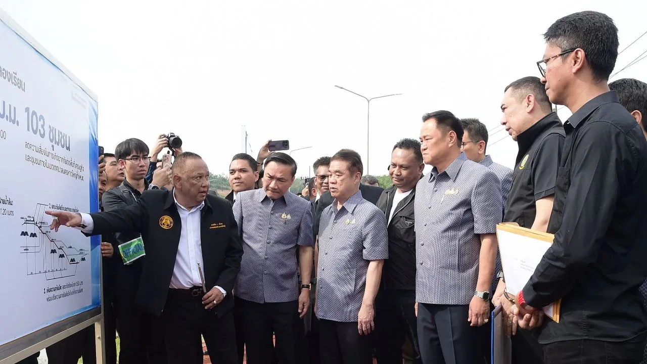 นายกฯ ตรวจแก้มลิงคลองเรียน ติดตามแผนเพิ่มความจุรองรับน้ำ ป้องกันน้ำท่วมหาดใหญ่