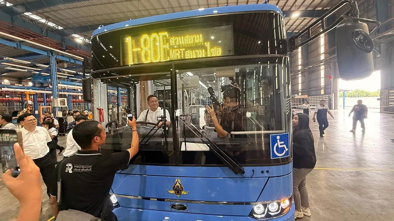 ขสมก.เปลี่ยนโฉมรับมอบรถเมล์ EV 1,520 คัน ลุย 50 เส้นทาง ลดต้นทุนได้ 4.1 พันล้านต่อปี