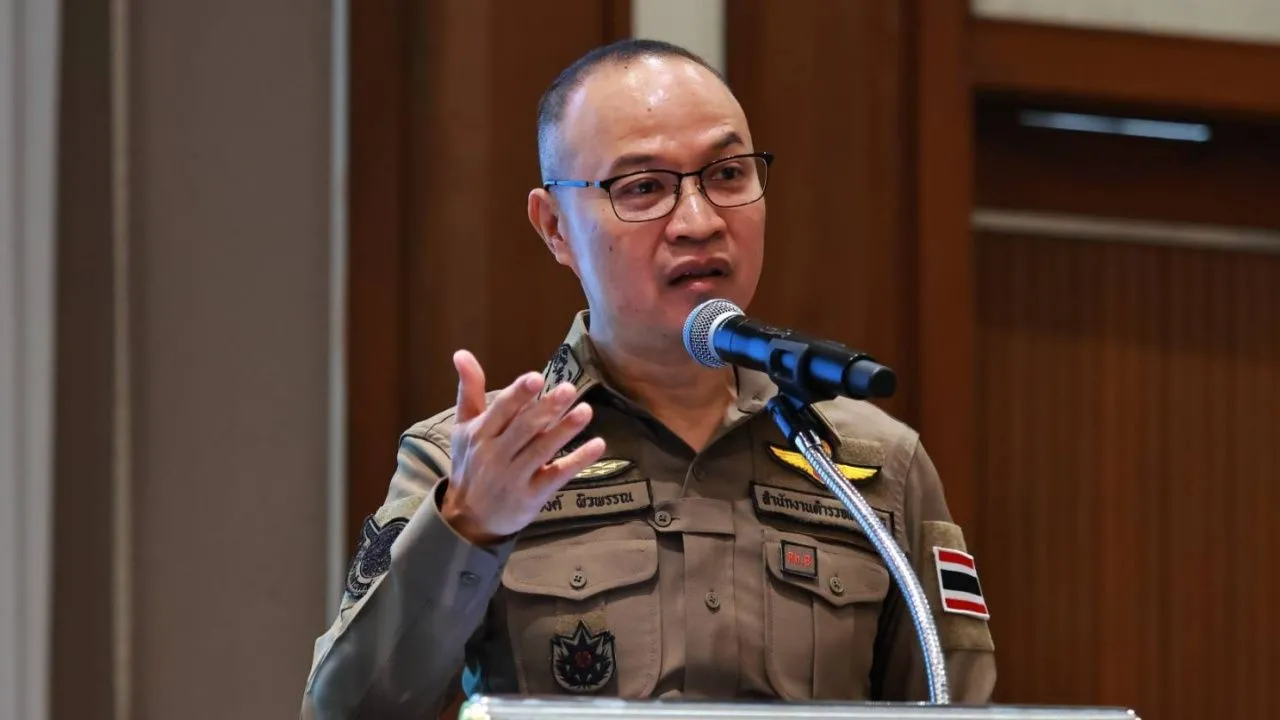 โฆษก ตร. ยัน หมายแดง 'บอส อยู่วิทยา' ยังไม่ยกเลิก สตม.ไม่พบข้อมูลกลับเข้าไทย
