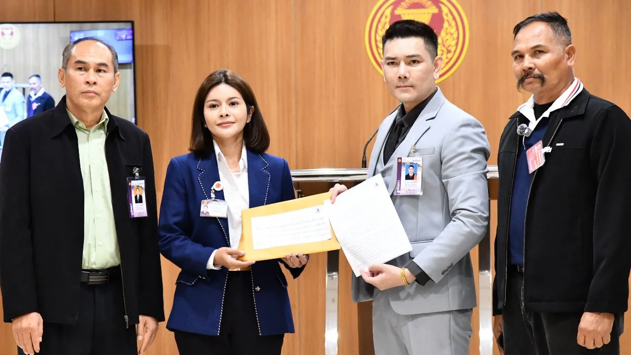 'ลิซ่า' จี้ อธิบดีกรมการปกครอง ชี้แจงทุจริตสอบนายอำเภอ เรียกหัวคิว 3 ล้าน