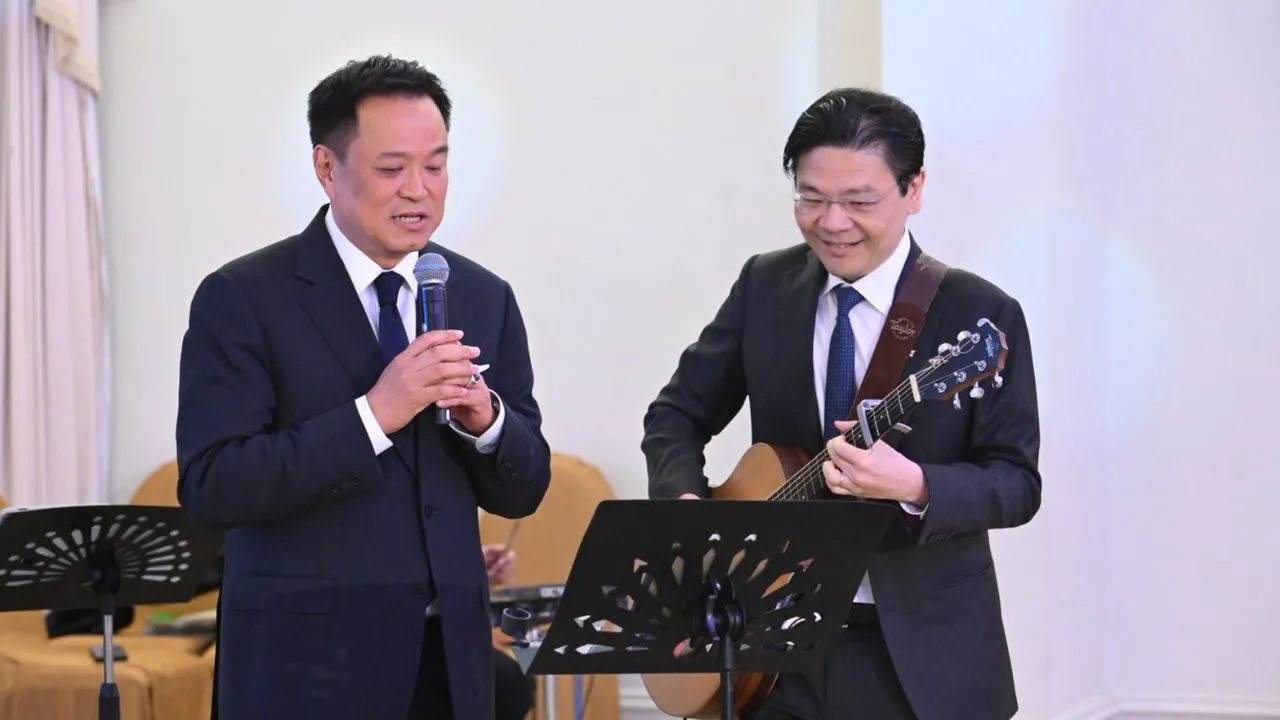 'อนุทิน' ร้อง 'ลอว์เรนซ์ หว่อง' เล่นกีตาร์ ในงานเลี้ยงต้อนรับสุดอบอุ่น