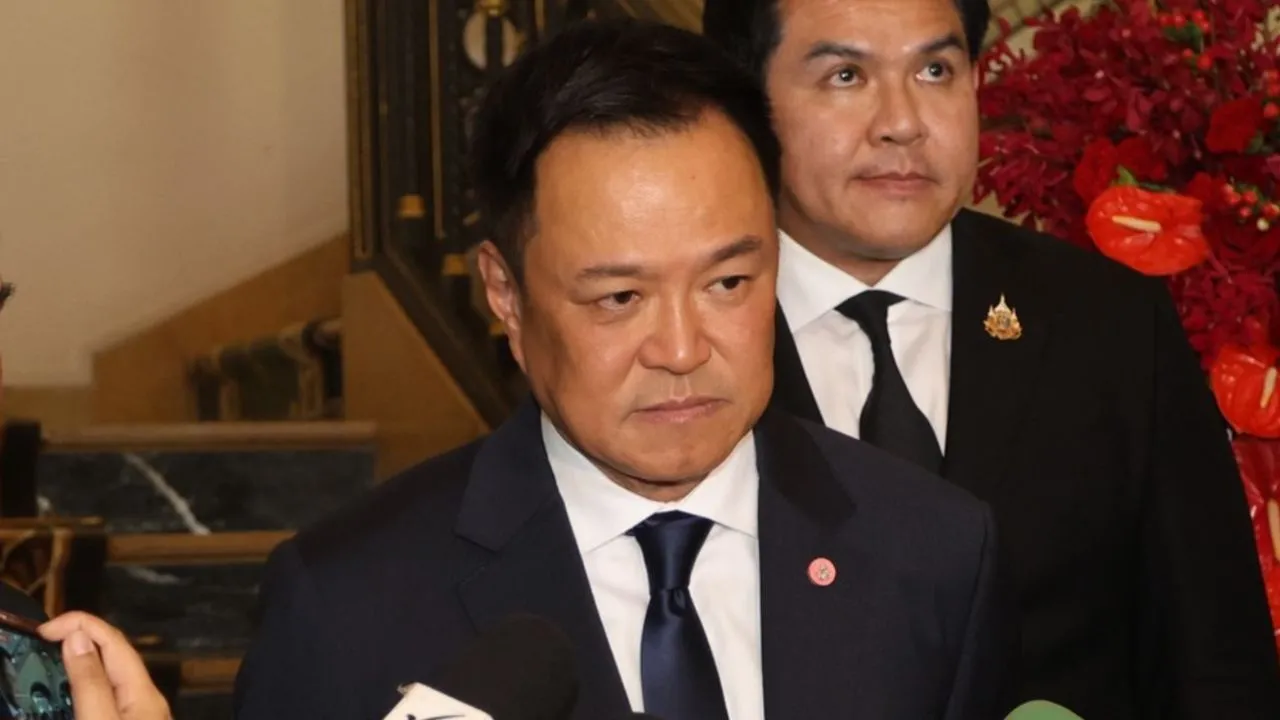 'อนุทิน' บอกประเทศเป็นของทุกคน ไม่ต้องมาทวงคืน หลัง 'สนธิ' เตรียมลงถนน