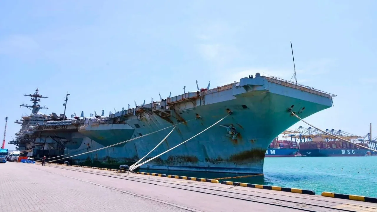 ผู้ว่าฯ ชลบุรี นำคณะเยี่ยมชม เรือ 'USS Abraham Lincoln' เทียบท่าแหลมฉบัง