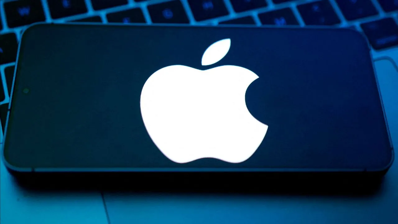 ผู้พัฒนาแอปฟ้อง Apple 2 พันล้านปอนด์ ปมกฎการติดตามข้อมูล