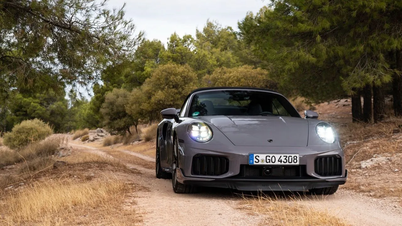 Porsche 911 Turbo S T-Hybrid จิตวิญญาณแห่งสมรรถนะและความลับอันมืดมิด