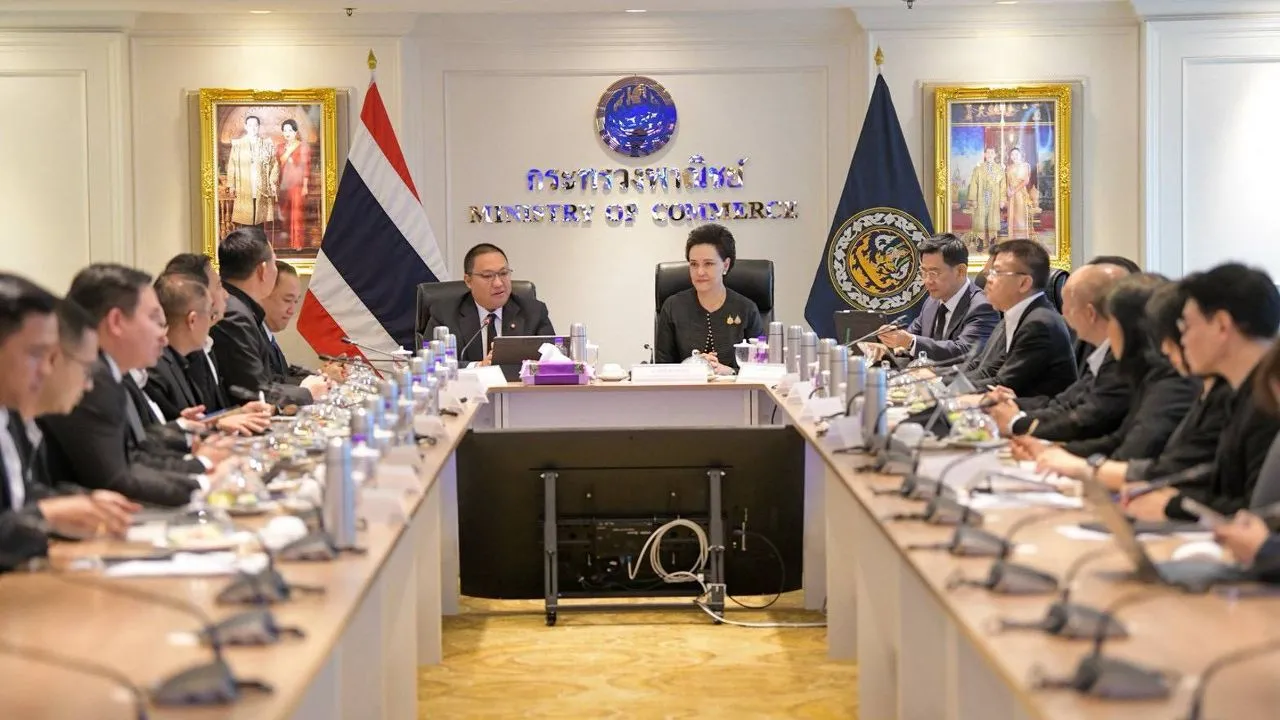 'ศุภจี-พลพีร์' ผนึกกำลัง พาณิชย์-มหาดไทย ตั้งทีมถาวรล่านอมินี