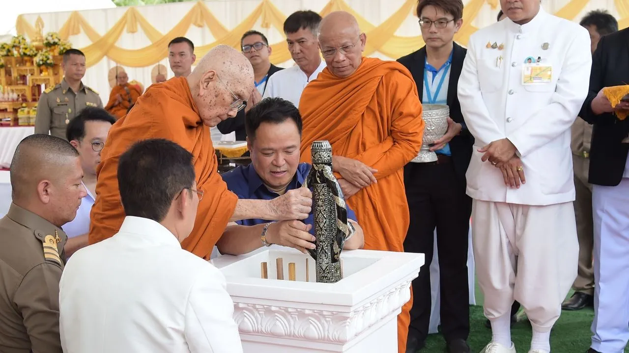 'สมเด็จพระสังฆราช' เสด็จวางศิลาฤกษ์ 2 อาคาร รพ.สมเด็จพระสังฆราช (อมฺพรมหาเถร)