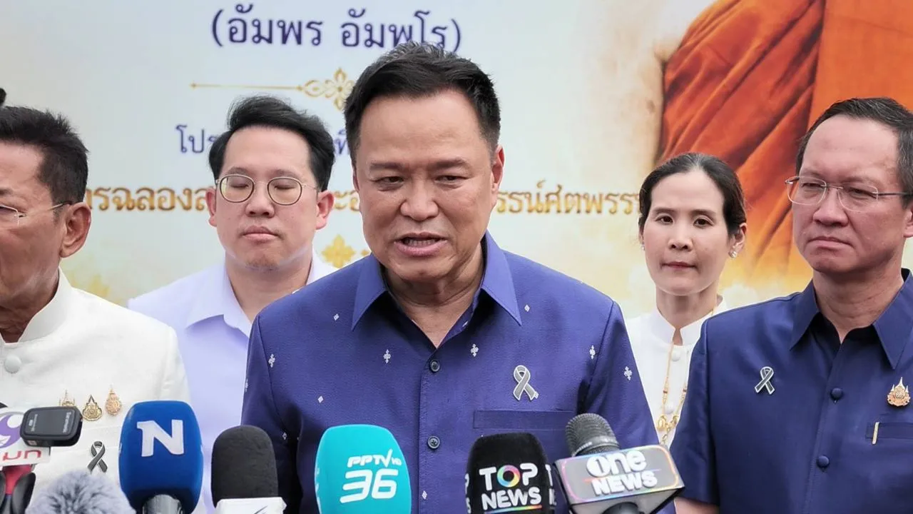'อนุทิน' ปัดภูมิใจไทยยื้ออภิปรายรายงาน กกต.หนีคดีฮั้ว สว. เมินตอบ 'ไหม' เหน็บรายการใหม่รัฐบาล