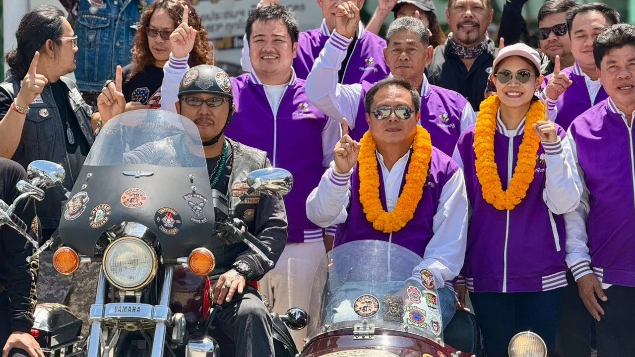นิด้าโพล เผย 'นฤพันธ์'กลุ่มผึ้งหลวงยังนำ 'เดชรัต' พรรคประชาชน