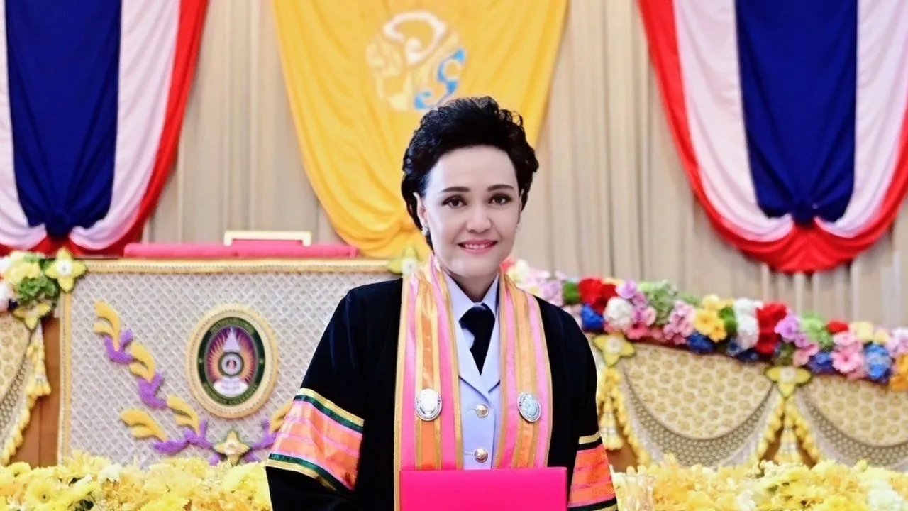 'ศุภจี' รับพระราชทานปริญญาบริหารธุรกิจดุษฎีบัณฑิตกิตติมศักดิ์