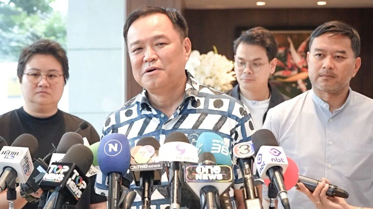 'อนุทิน' ซัด 'ไอติม' เป็น สส.ต้องมีวุฒิภาวะ อย่าขี้แพ้ชวนตี