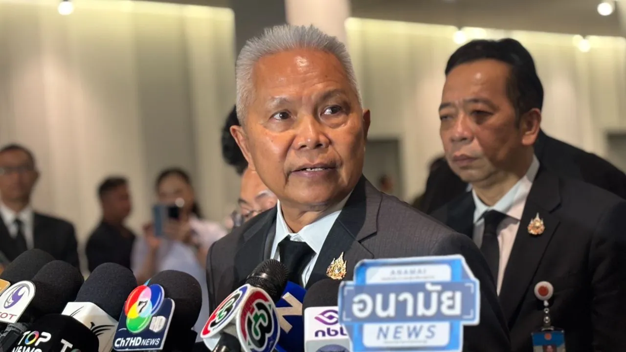 'โสภณ' ย้ำให้ สส. ซื้อข้าวกินเอง หลัง ปชน. โวยประชุมดึกไม่มีข้าวกิน-สั่งห้ามขึ้นป้ายตัวเลขโต้กัน