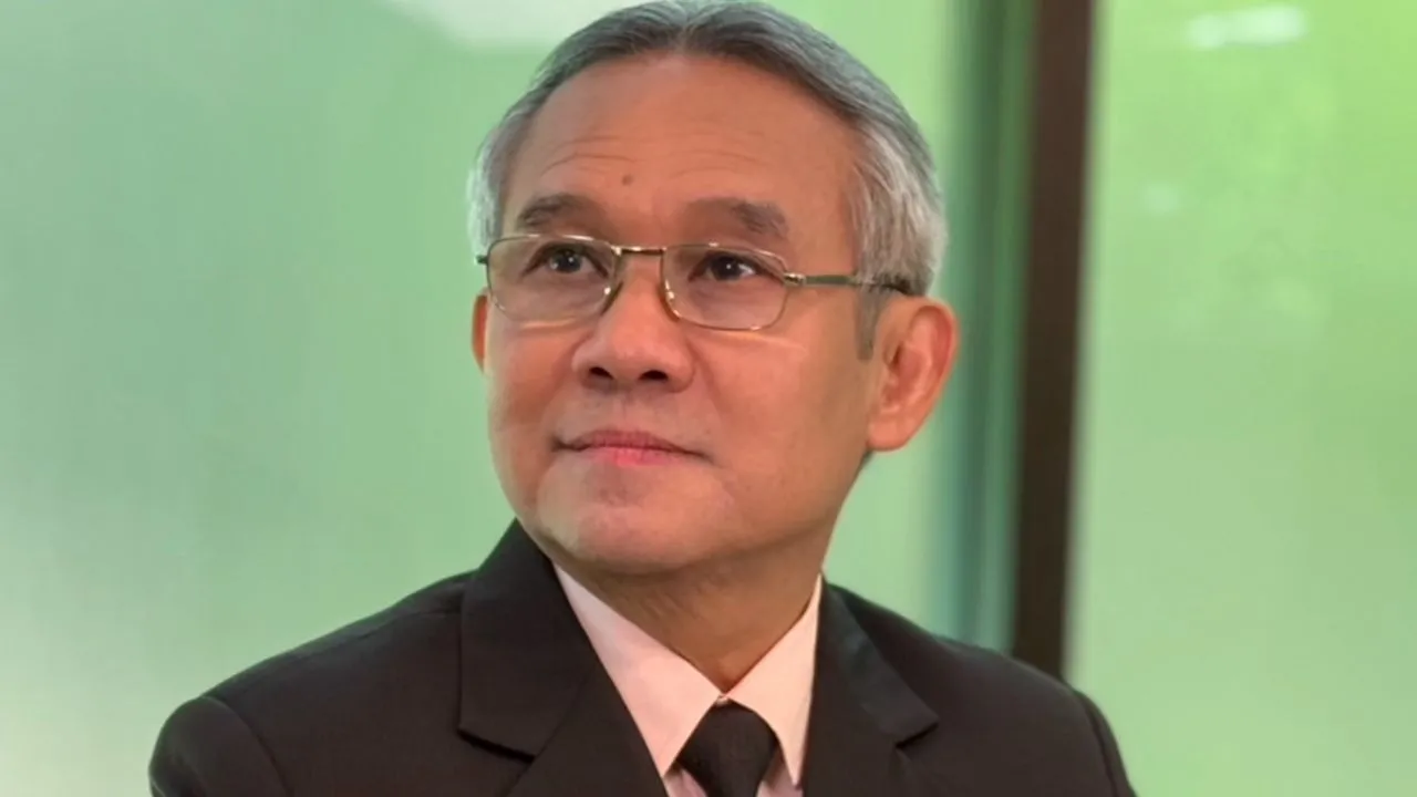 'สุรเดช' จี้ นายกฯ สางปัญหาดาต้าเซ็นเตอร์ แนะผลักดัน 2 บริษัทออกไปตั้งที่ EEC แทน
