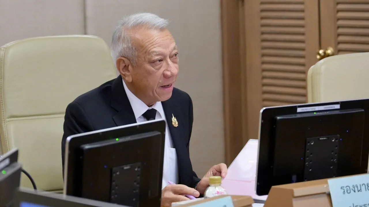 'พิพัฒน์' ถกแก้ปัญหามลพิษ หลังพบคราบน้ำมันรั่วไหลลงท่อระบายน้ำ จากดาต้าเซ็นเตอร์