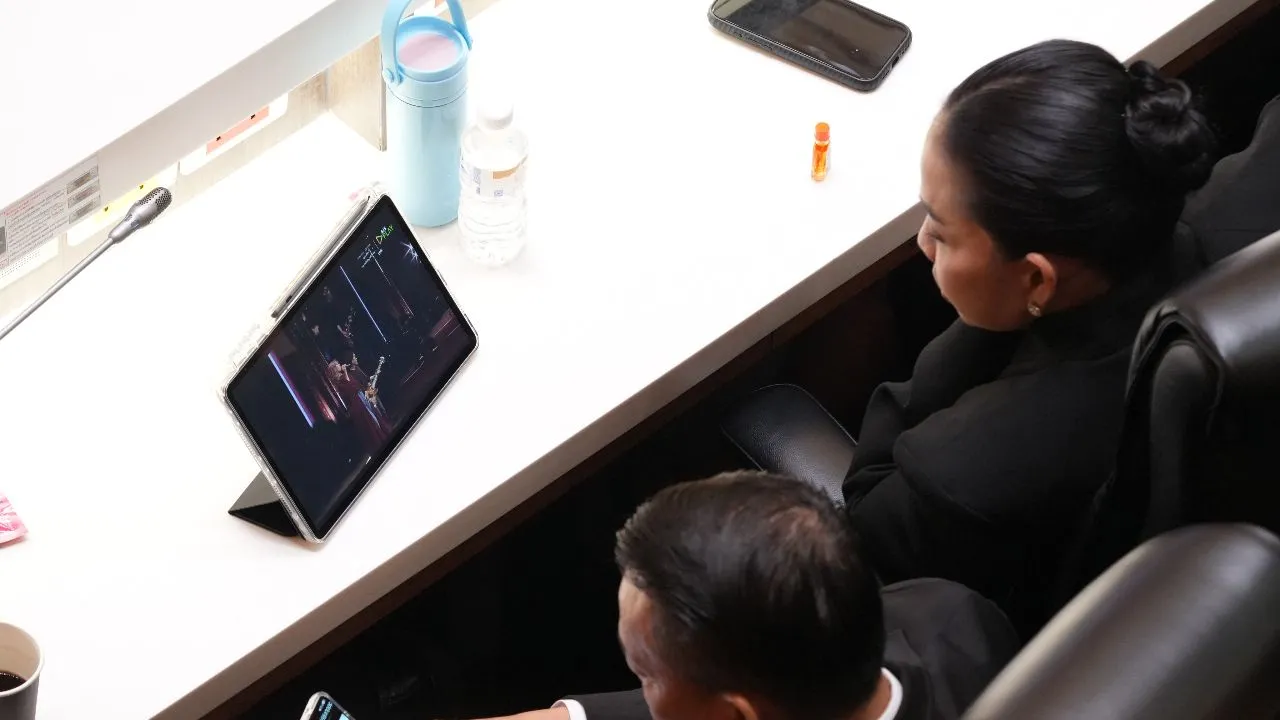'เจ๊รวย' ดูคอนเสิร์ต 'อัสนี-วสันต์' กลางสภาระหว่างอภิปรายงบฯ 2570 เสียงลั่นถึงชั้นลอย