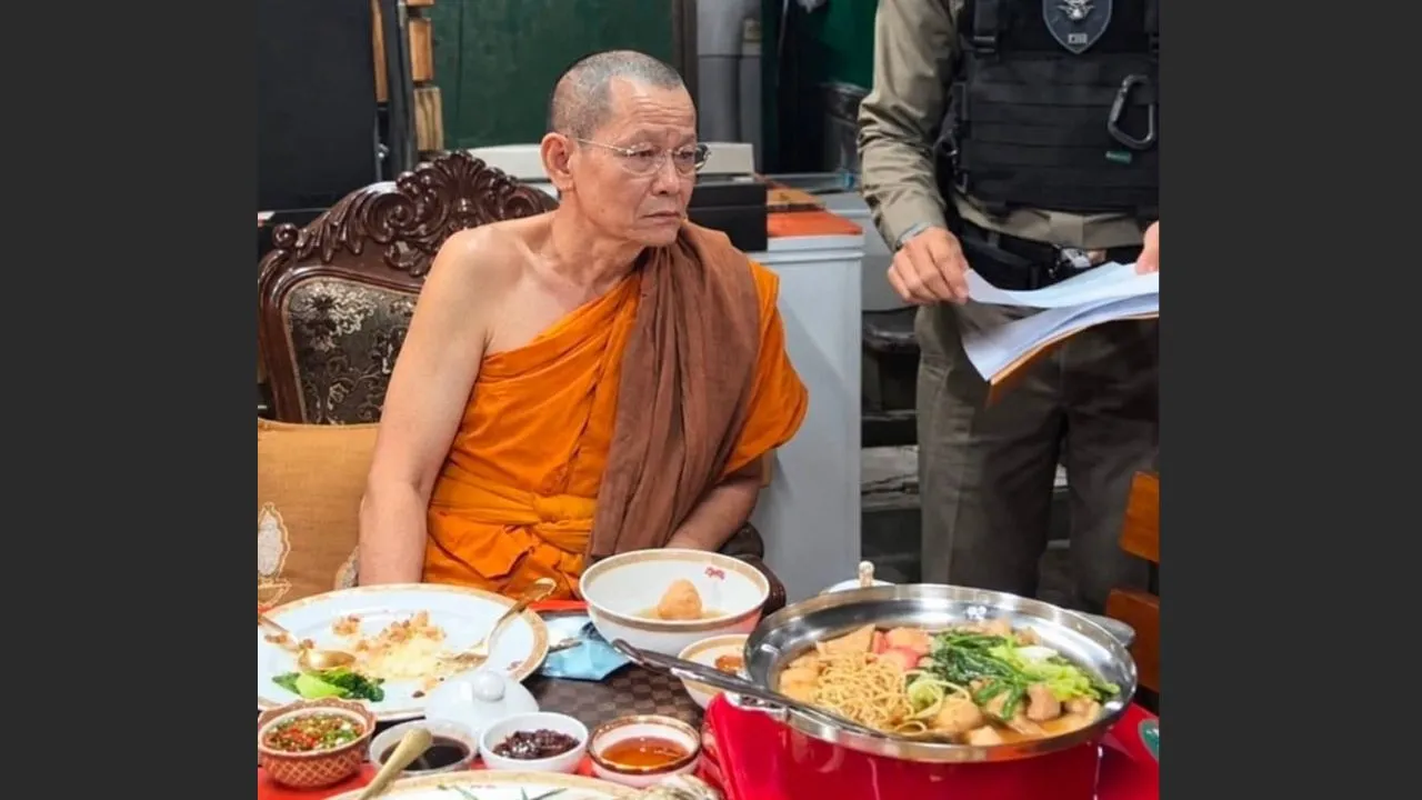 ส่องเมนูหรูบนโต๊ะอาหาร อดีตหลวงพ่ออติโชติ ก่อนถูกจับยักยอกเงินวัด-เสพเมถุนสีกา