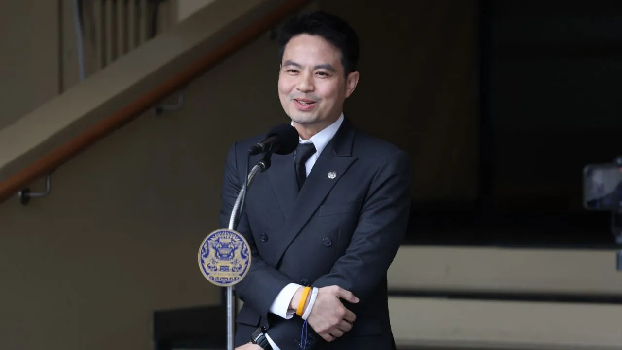 'ภราดร' โต้ ไอลอว์ ยันไม่ฉลาดพอคิดระบบ ฮั้ว สว. ชี้ 'เอกราช' ถูกการเมืองบีบให้ล้มล้างภูมิใจไทย