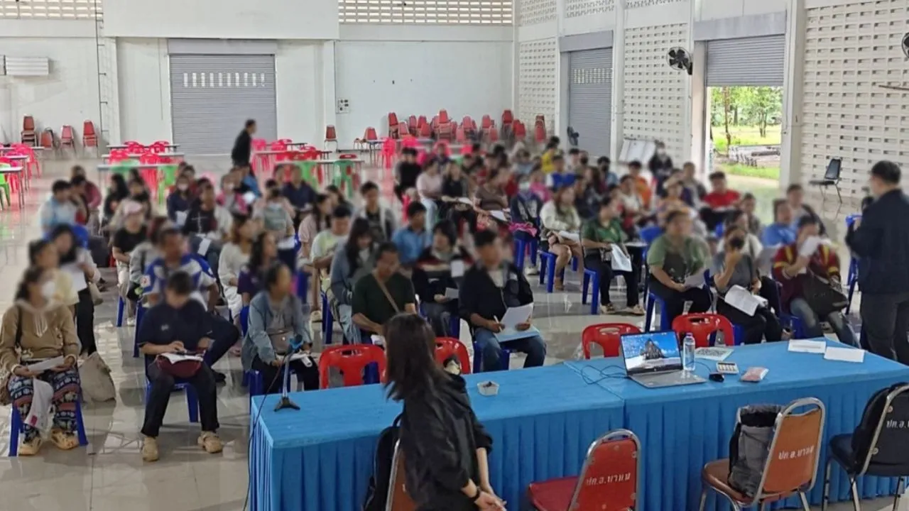 แรงงานจังหวัดนครพนม ลงพื้นที่ช่วยเหลือแรงงาน 200 ชีวิตถูกเลิกจ้างกะทันหัน