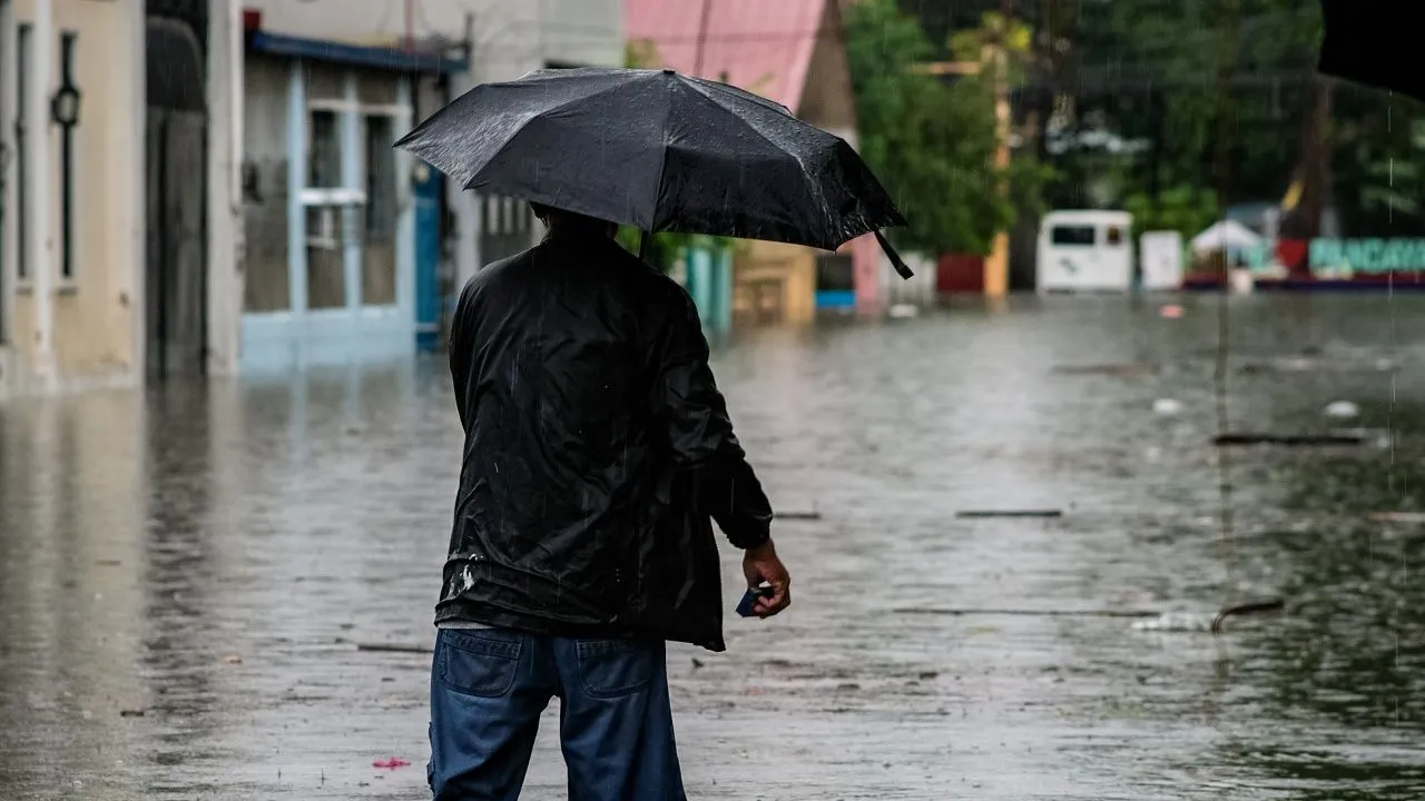 กรมอุตุฯ เตือนฉบับที่ 8 เช็กจังหวัดเสี่ยงฝนตกหนัก เฝ้าระวังน้ำท่วม น้ำป่าหลาก
