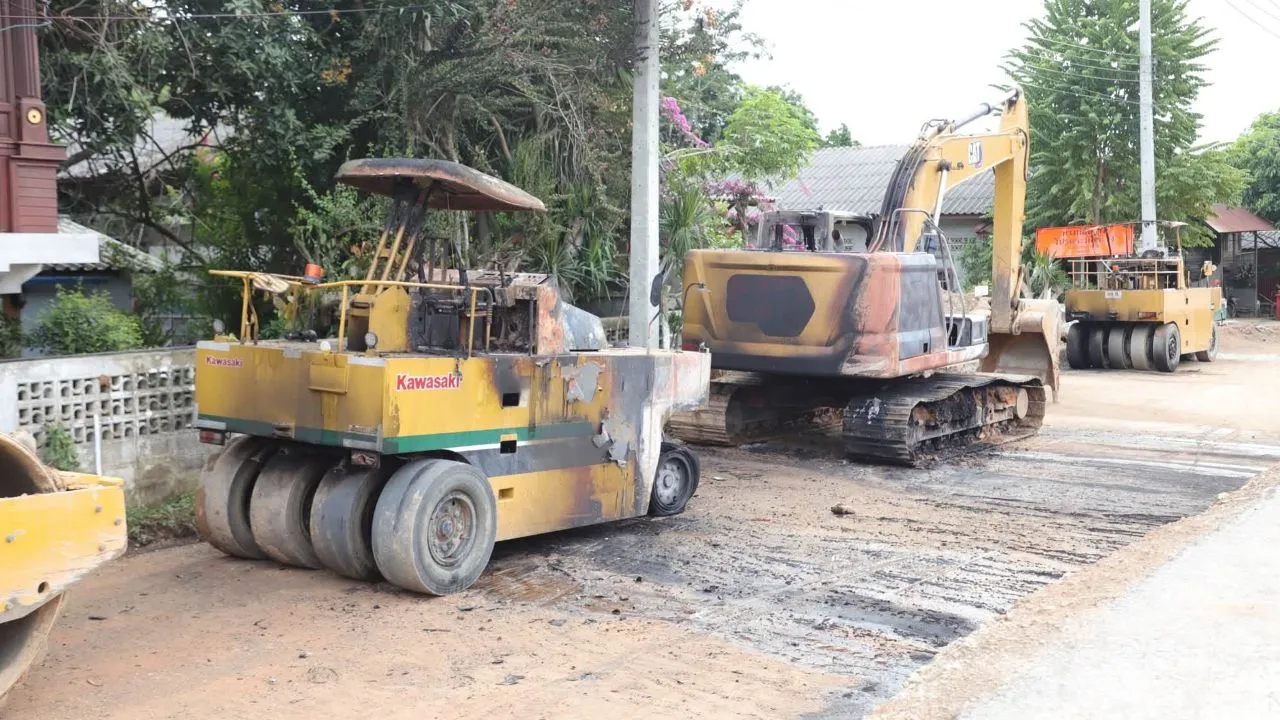 คนร้ายป่วนบันนังสตา เผายาง-วางตะปูเรือใบ-ทำลายกล้อง CCTV-เผารถเครื่องจักร