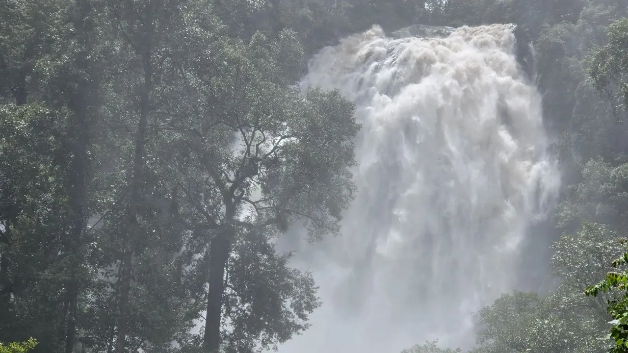 อุทยานแห่งชาติคลองลาน สั่งงดเล่น 'น้ำตกคลองลาน' ชั่วคราว หลังฝนตกหนักอย่างต่อเนื่อง