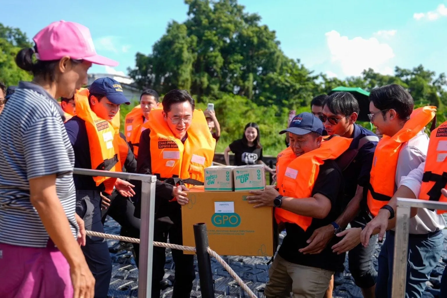 ‘ยศชนัน’ ผนึกกำลัง อว.-สจล.-SCGC-TTA Group ลงพื้นที่ส่งเสบียงช่วยชาวลาดกระบัง