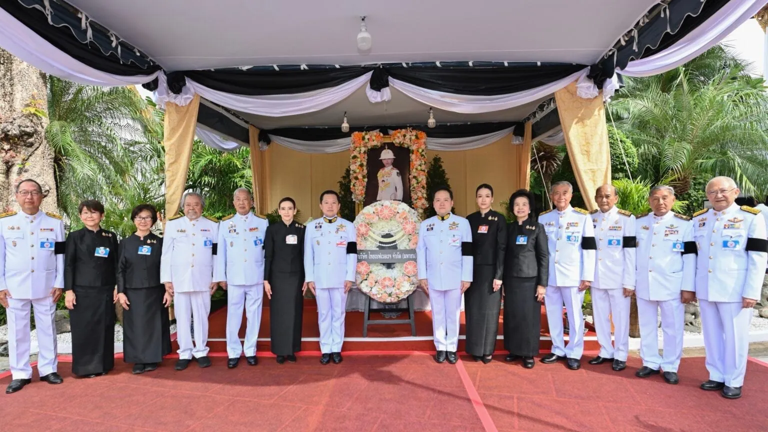 ไทยเบฟ เข้าถวายสักการะพระศพและวางพวงมาลาเบื้องหน้าพระรูป สมเด็จพระเจ้าลูกเธอ เจ้าฟ้าพัชรกิติยาภาฯ